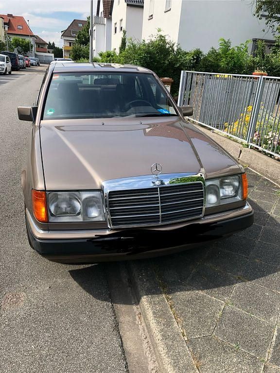 Gebraucht 1989 Mercedes E200 Limousine | 9.300 € - Bild 1/4