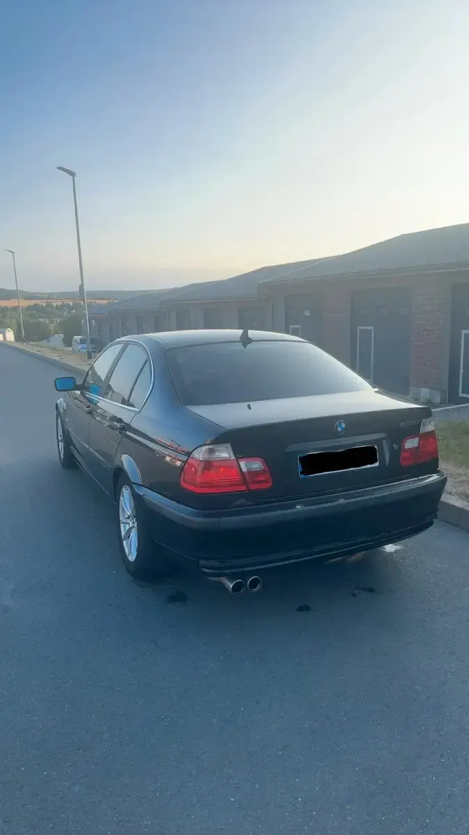Gebraucht BMW 325 Basis 192 PS (141 kW) 2001 Schwarz Limousine