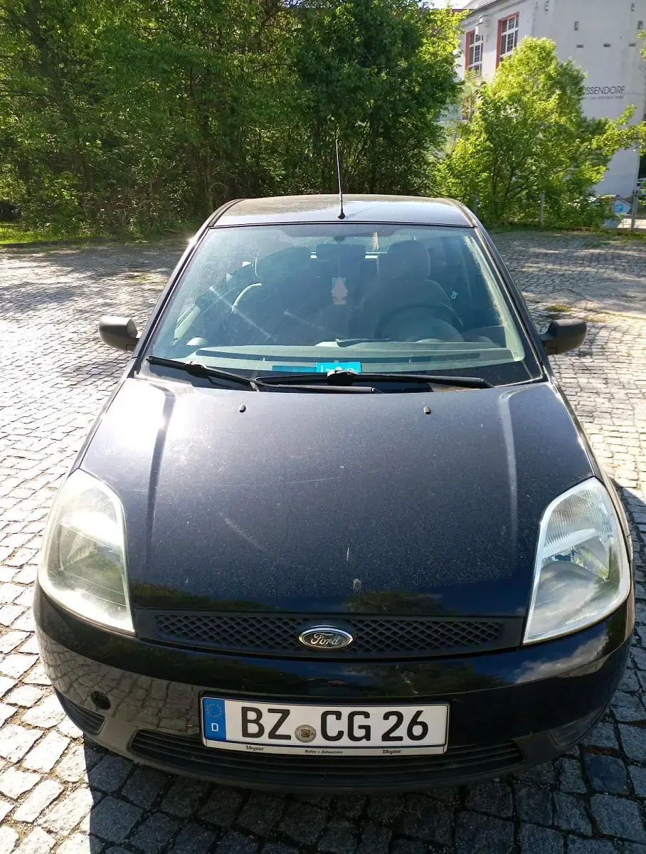 Używany Ford Fiesta 60 KM (44 kW) 2002 Czarny Hatchback