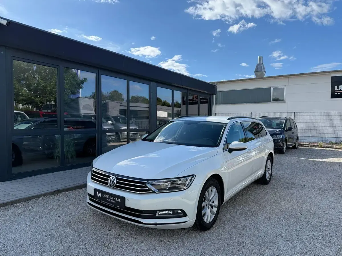 Gebraucht VW Passat Comfortline 150 PS (110 kW) 2018 Weiß Limousine