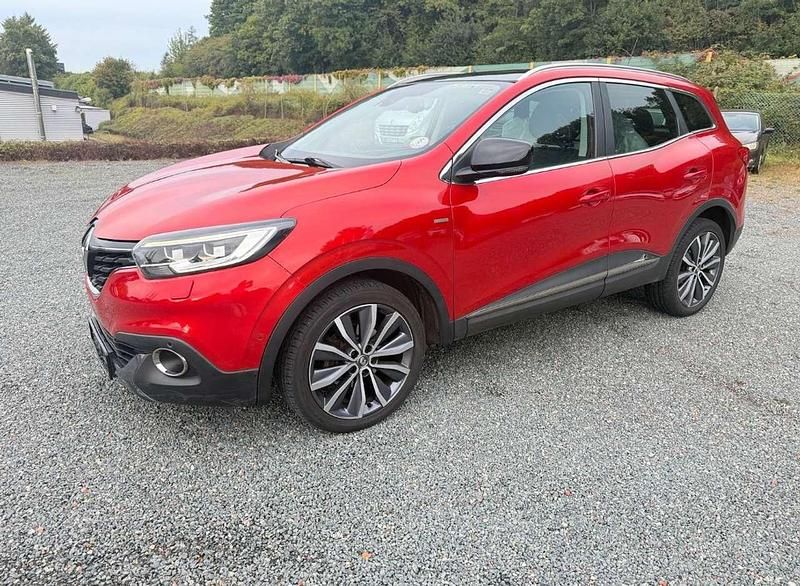 Rot Gebraucht 2015 Renault Kadjar Bose Edition SUV | 10.500 € (Guter Preis) - Bild 1/4
