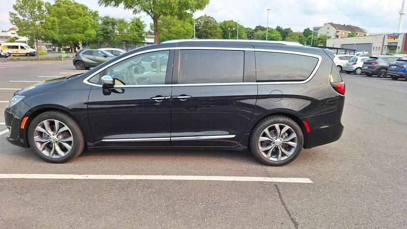 Schwarz Gebraucht 2019 Chrysler Pacifica Limited SUV | 28.000 € (Guter Preis) - Bild 1/4
