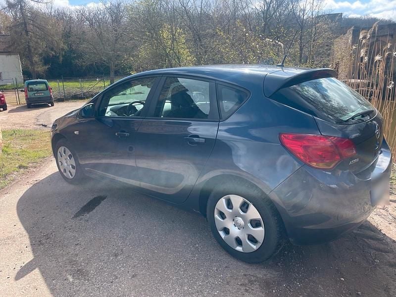 Gebraucht Opel Astra 101 PS (74 kW) 2010 Blau Limousine