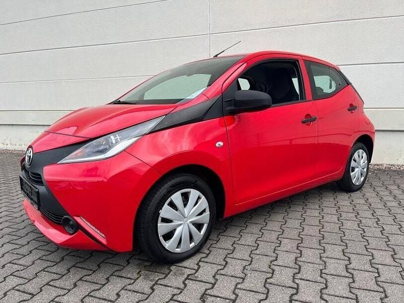 Gebraucht Toyota Aygo 69 PS (50 kW) 2017 Super red 5 Kleinwagen