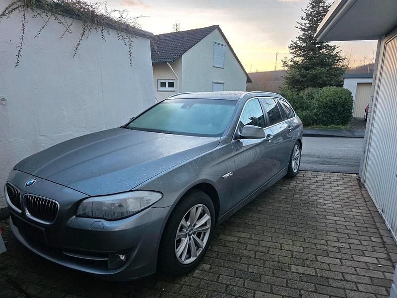 Grau Gebraucht 2011 BMW 525 Kombi | 6.500 € (Guter Preis) - Bild 1/4