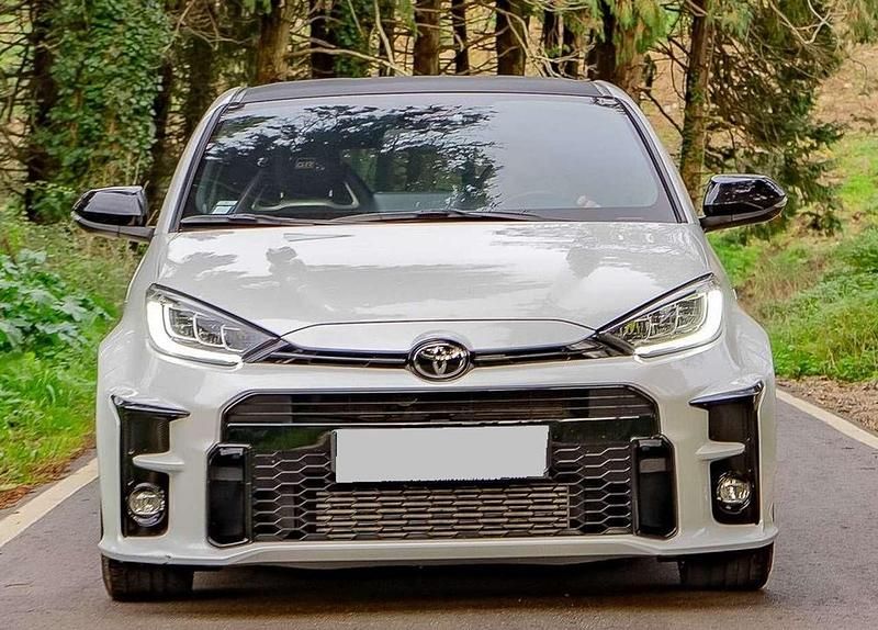 Weiß Gebraucht 2021 Toyota Yaris Kleinwagen | 28.050 € (Superpreis) - Bild 1/4