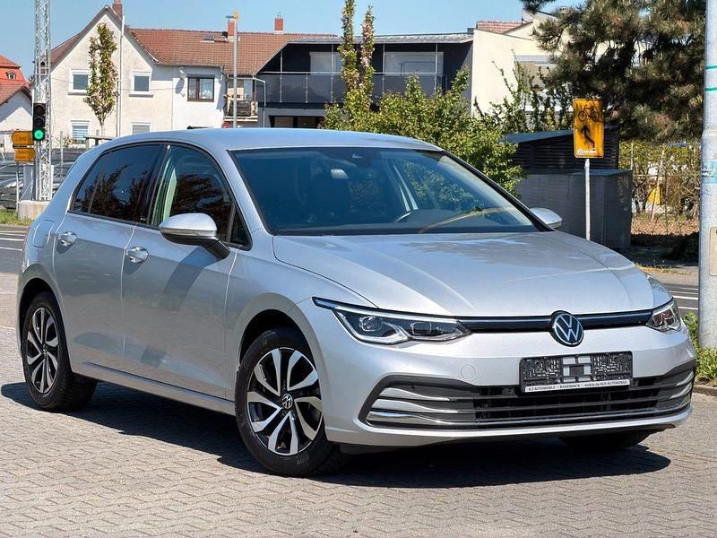 Gebraucht VW Golf VIII Active 150 PS (110 kW) 2022 Silber Limousine