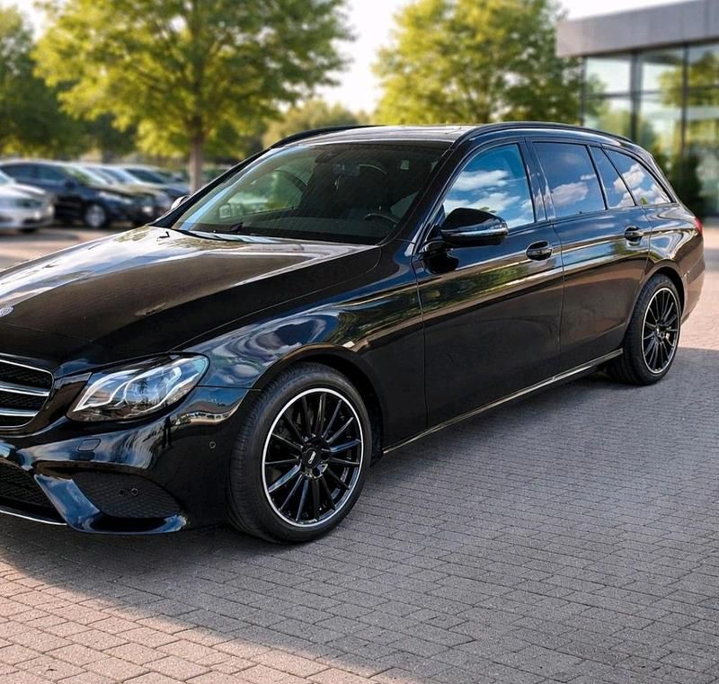 Gebraucht Mercedes E300 Night 244 PS (179 kW) 2020 Schwarz Kombi
