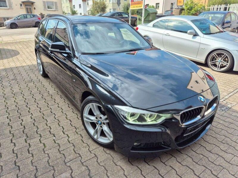 Black sapphire metallic Gebraucht 2018 BMW 320 M Sport Kombi | 19.850 € (Fairer Preis) - Bild 1/4
