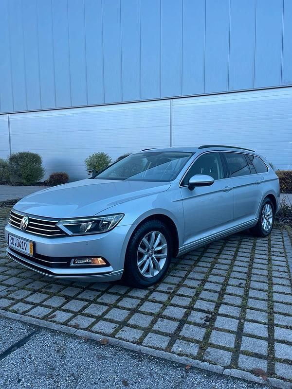 Silber Gebraucht 2016 VW Passat Kombi | 13.500 € (Guter Preis) - Bild 1/4
