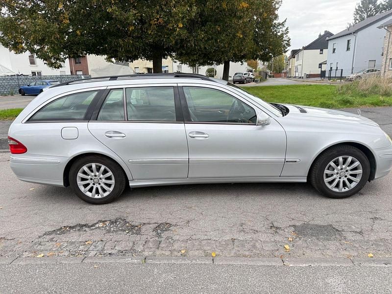 Gebraucht Mercedes E230 Elegance 204 PS (150 kW) 2007 Silber Kombi
