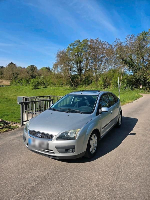 Usata Ford Focus 101 CV (74 kW) 2005 Argento Utilitaria
