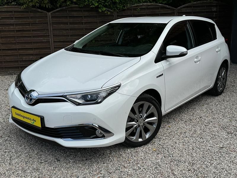 Super white 2 Gebraucht 2016 Toyota Auris Hybrid Executive Limousine | 14.999 € (Fairer Preis) - Bild 1/3