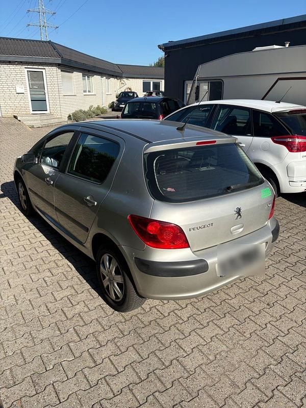Grau Gebraucht 2005 Peugeot 307 Limousine | 2.200 € (Fairer Preis) - Bild 1/4
