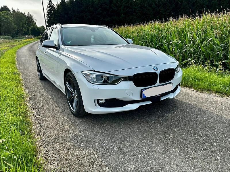 Weiß Gebraucht 2013 BMW 320 Kombi | 10.500 € (Guter Preis) - Bild 1/4