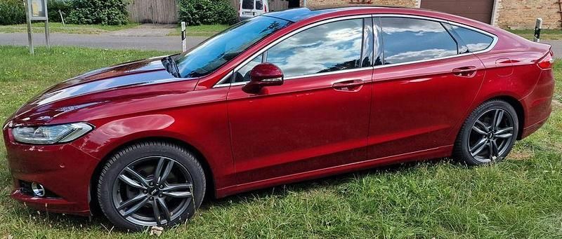 Rot Gebraucht 2015 Ford Mondeo Titanium Limousine | 12.999 € (Guter Preis) - Bild 1/4