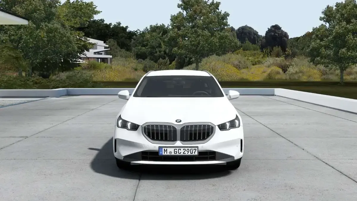 Neu BMW 540 303 PS (222 kW) 2025 Alpinweiss uni Kombi