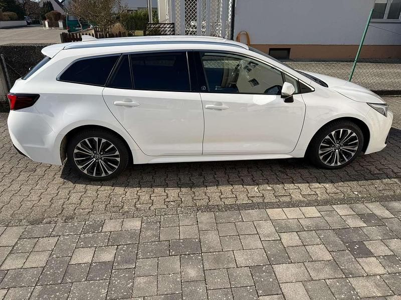 Gebraucht Toyota Corolla Team 196 PS (144 kW) 2024 Weiß Kombi