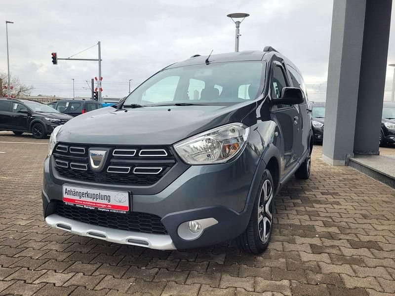 Islandgrau Gebraucht 2018 Dacia Dokker Celebration Van | 14.388 € (Teuer) - Bild 1/4