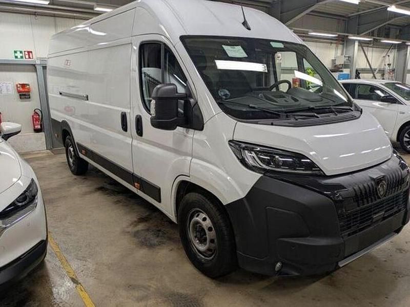 Gebraucht Peugeot Boxer 179 PS (131 kW) 2025 Weiß Van