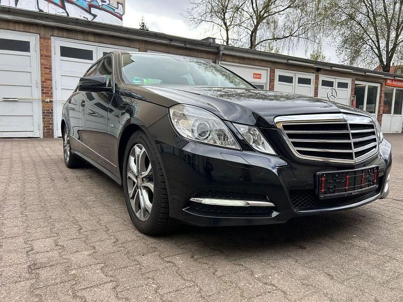 Gebraucht Mercedes E250 204 PS (150 kW) 2011 Schwarz Limousine
