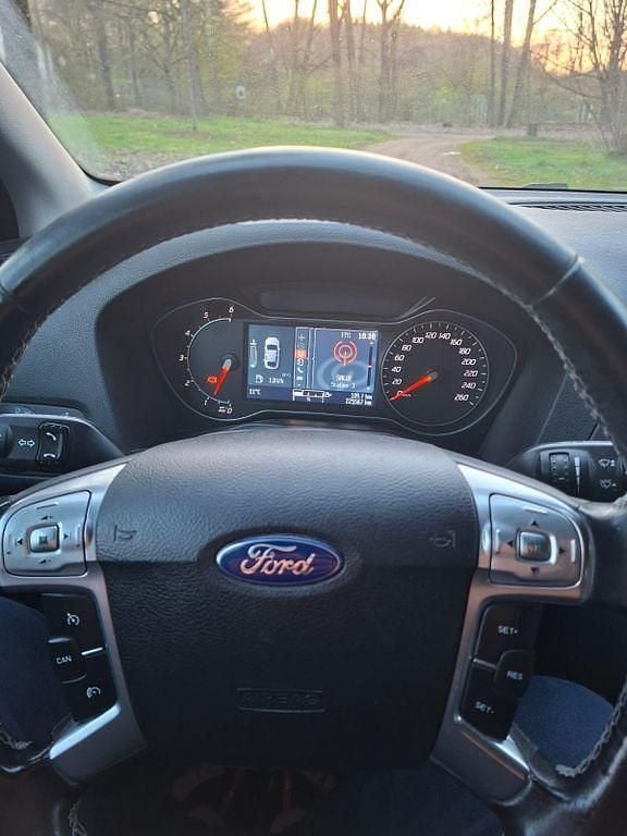 Gebraucht Ford Mondeo Titanium 163 PS (119 kW) 2013 Blau Limousine