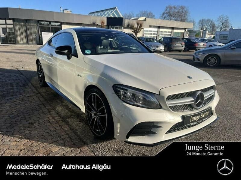 Manufaktur diamantweiß bright (metallic) Gebraucht 2023 Mercedes C43 AMG AMG Coupé | 57.869 € (Etwas zu teuer) - Bild 1/4