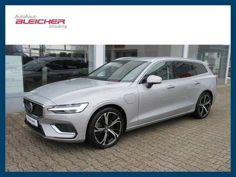 Gebraucht Volvo V60 Plus 335 PS (246 kW) 2023 735 silver dawn Kombi