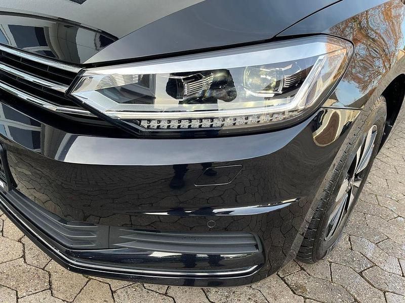 Gebraucht VW Touran Move 150 PS (110 kW) 2024 Deep black perleffekt Van / Kleinbus