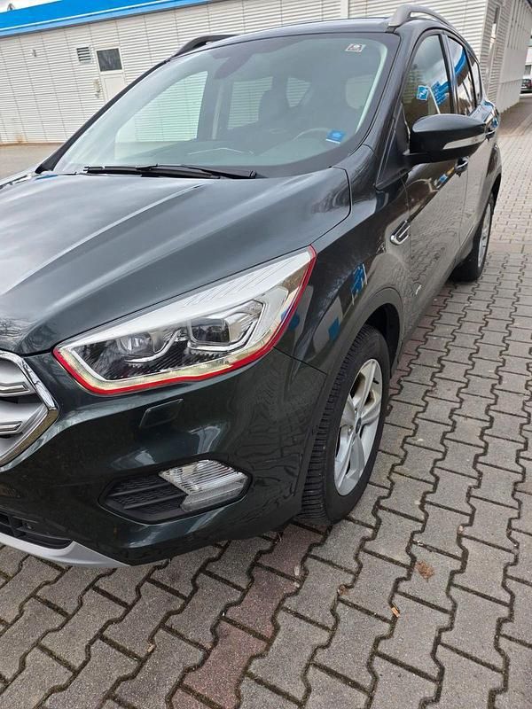 Gebraucht Ford Kuga 179 PS (131 kW) 2018 Grün SUV