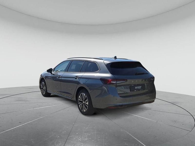 Gebraucht Skoda Superb Selection 150 PS (110 kW) 2024 Graphitegrau metallic Kombi