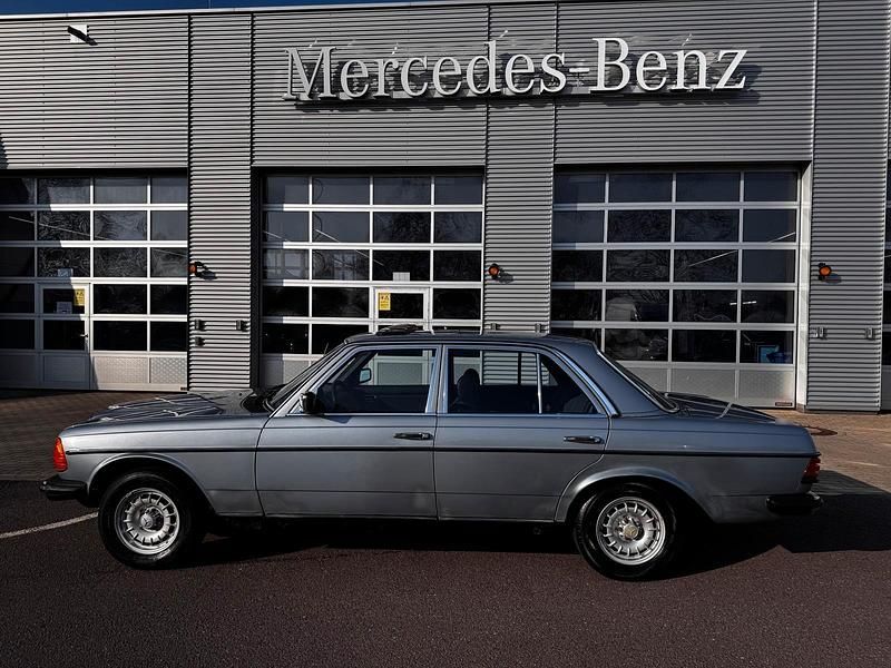 Gebraucht Mercedes 300 80 PS (58 kW) 1980 Blau Limousine