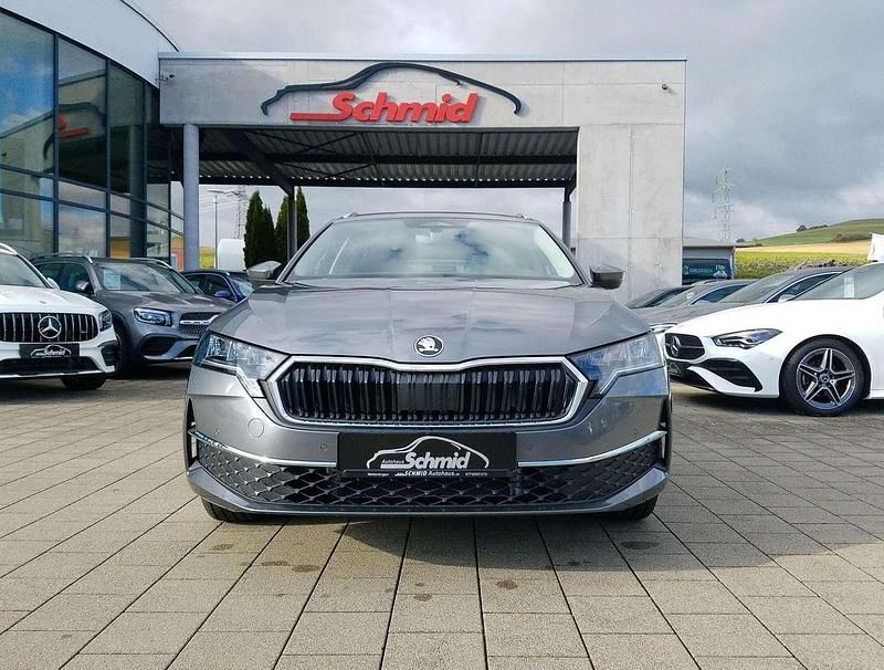 Neu Skoda Octavia Selection 150 PS (110 kW) 2025 Grau Kombi