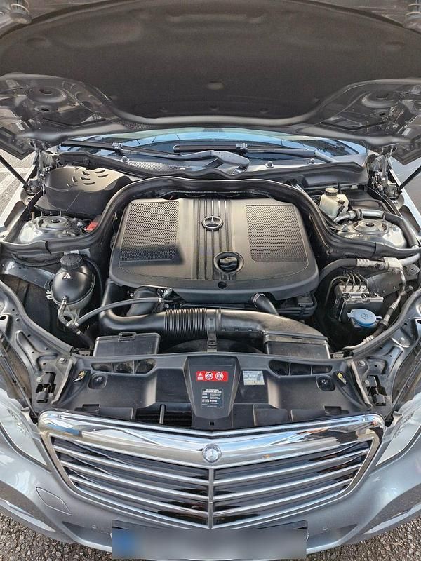 Gebraucht Mercedes E220 170 PS (125 kW) 2011 Grau Kombi