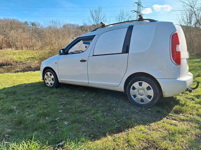 Gebraucht Skoda Roomster 69 PS (50 kW) 2008 Weiß Van / Kleinbus