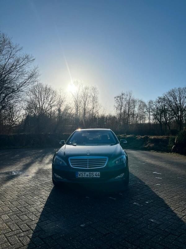 Schwarz Gebraucht 2010 Mercedes S550 Limousine | 14.600 € - Bild 1/4