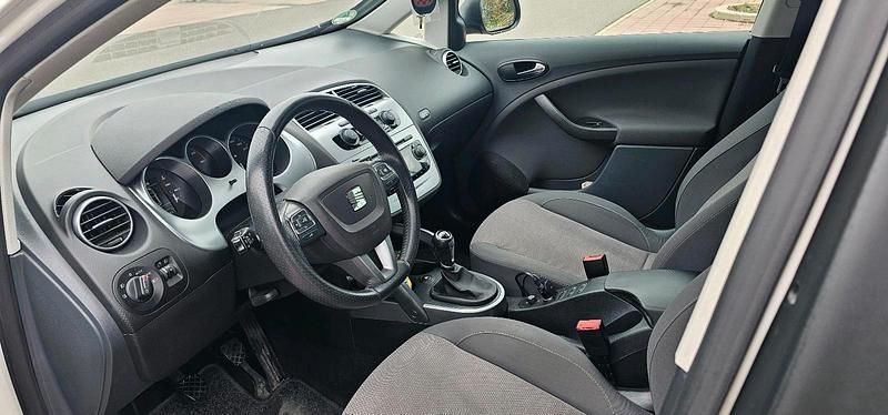 Gebraucht Seat Altea XL 105 PS (77 kW) 2010 Weiß Van / Kleinbus