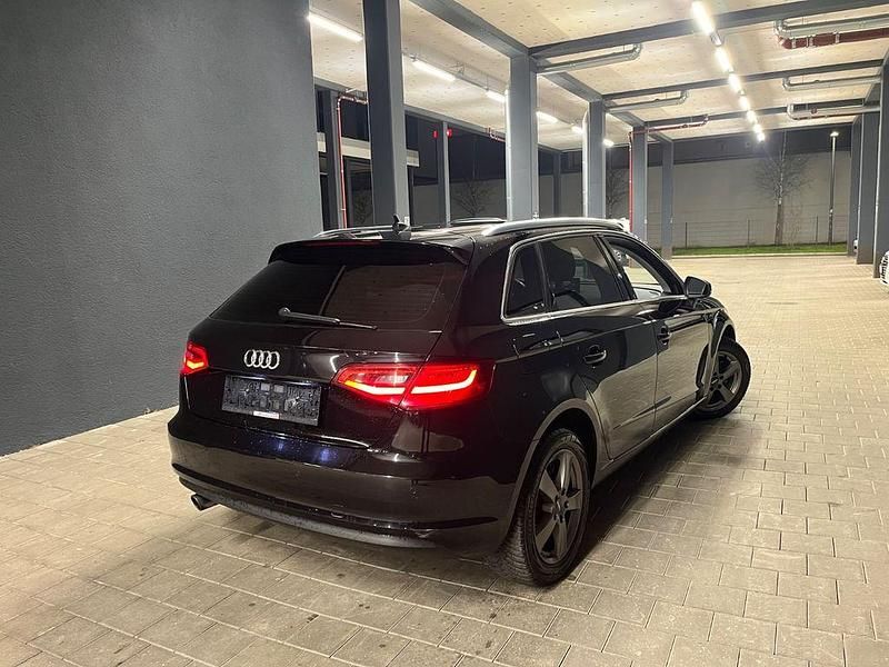 Gebraucht Audi A3 Ambiente 105 PS (77 kW) 2014 Schwarz Limousine