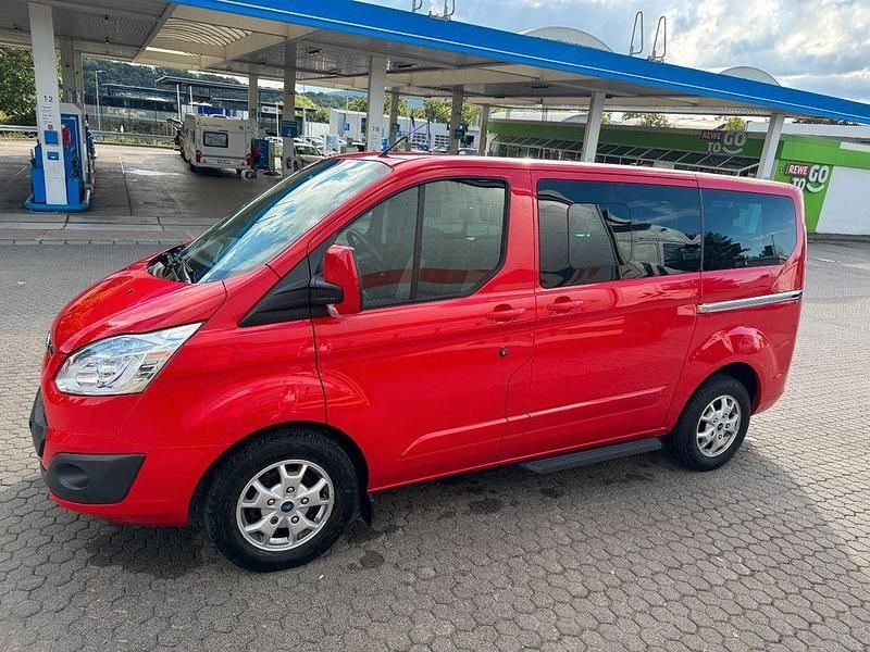 Rot Gebraucht 2015 Ford Tourneo Custom Van / Kleinbus | 15.800 € (Guter Preis) - Bild 1/4