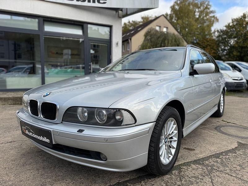 Silber Gebraucht 2002 BMW 530 Sport Line Kombi | 5.444 € (Fairer Preis) - Bild 1/4