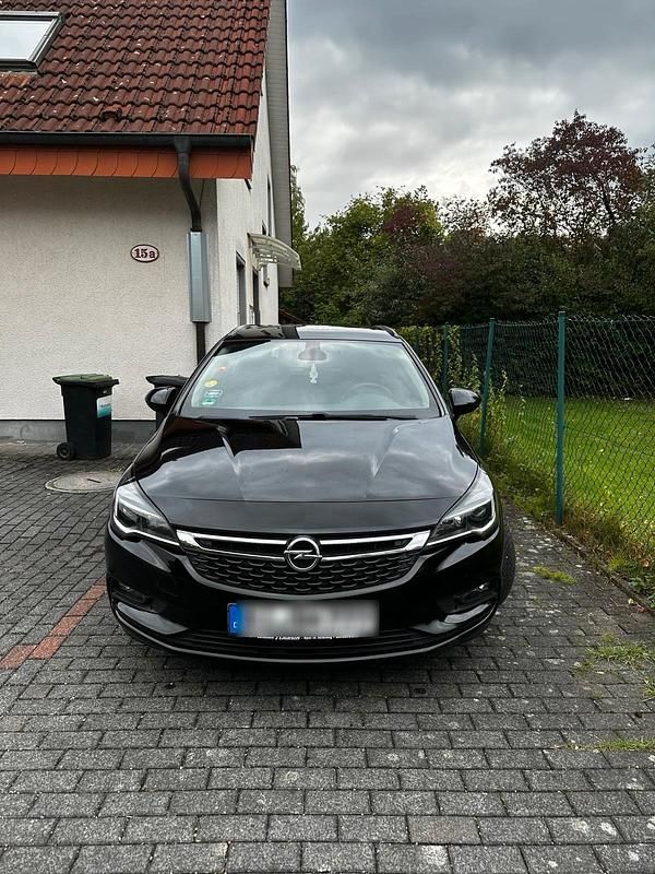 Schwarz Gebraucht 2018 Opel Astra Active Kombi | 8.000 € (Guter Preis) - Bild 1/4