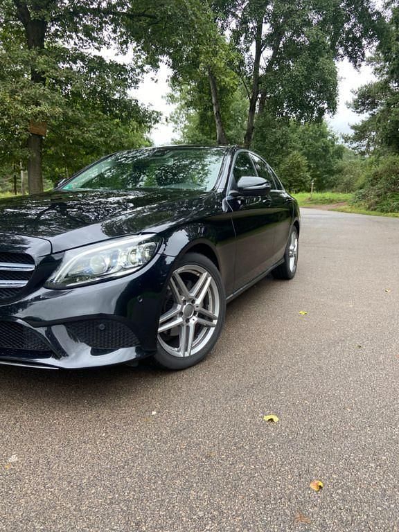 Schwarz Gebraucht 2019 Mercedes C220 Avantgarde Limousine | 23.950 € (Fairer Preis) - Bild 1/4