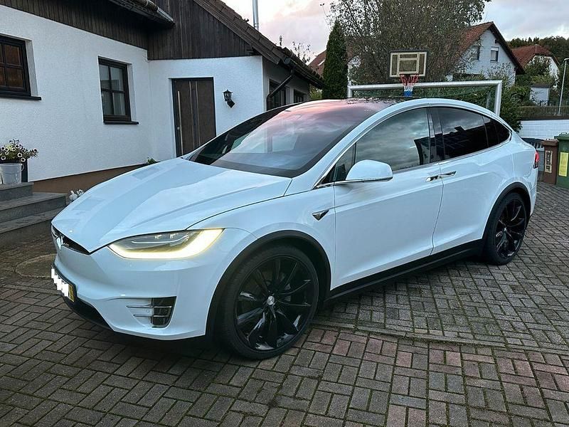 Weiß Gebraucht 2016 Tesla Model X SUV | 48.500 € - Bild 1/4