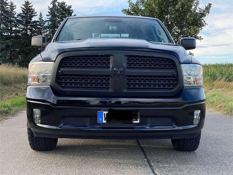 Schwarz Gebraucht 2014 Dodge Ram Abholung | 21.900 € (Guter Preis) - Bild 1/4