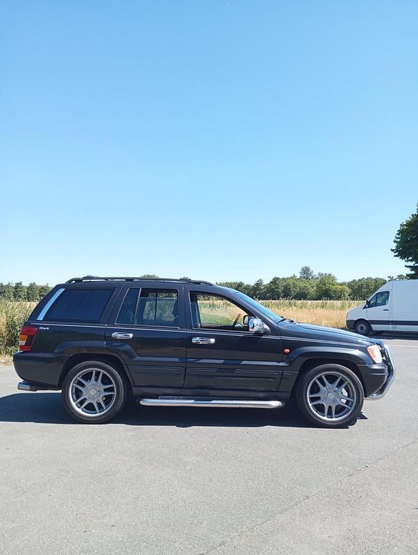 Grau Gebraucht 2000 Jeep Grand Cherokee SUV | 11.777 € - Bild 1/4