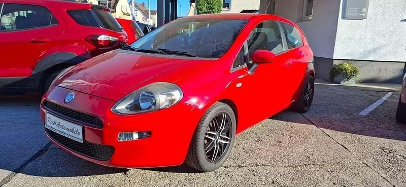 Rot Gebraucht 2012 Fiat Punto More Kleinwagen | 4.950 € (Fairer Preis) - Bild 1/4