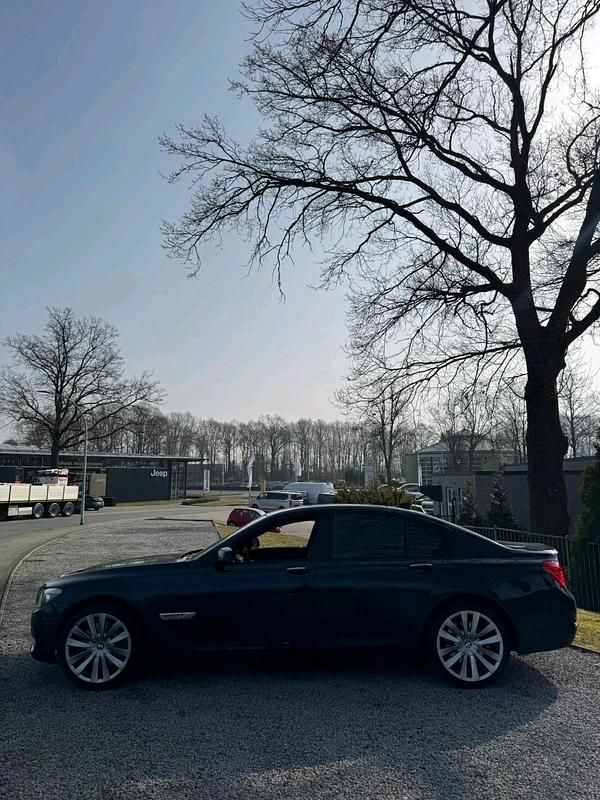 Gebraucht BMW 740 306 PS (225 kW) 2010 Blau Limousine