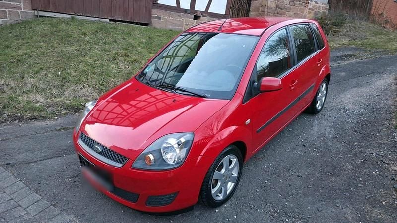 Gebraucht Ford Fiesta 81 PS (59 kW) 2006 Rot Kleinwagen