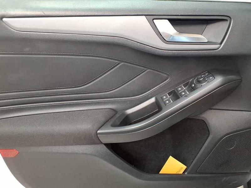 Gebraucht Ford Focus Cool & Connect 120 PS (88 kW) 2022 Frostweiß Kombi