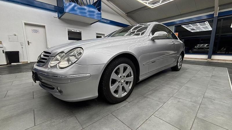 Silber Gebraucht 2003 Mercedes CLK240 Coupé | 6.390 € (Fairer Preis) - Bild 1/4
